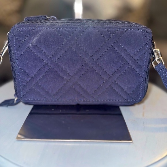 Vera Bradley Classic Navy RFID All in One Crossbody zip around wallet /Wristlet - Picture 7 of 8